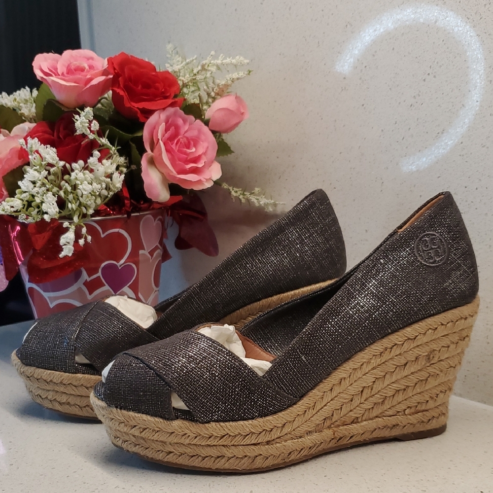 TORY BURCH Wedge Heels (sz 5B)